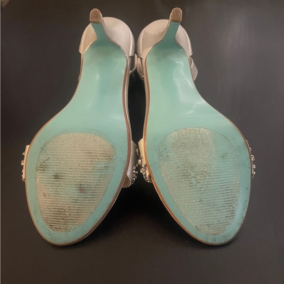 Betsey Johnson heels ( size 8 ) - Picture 5 of 6